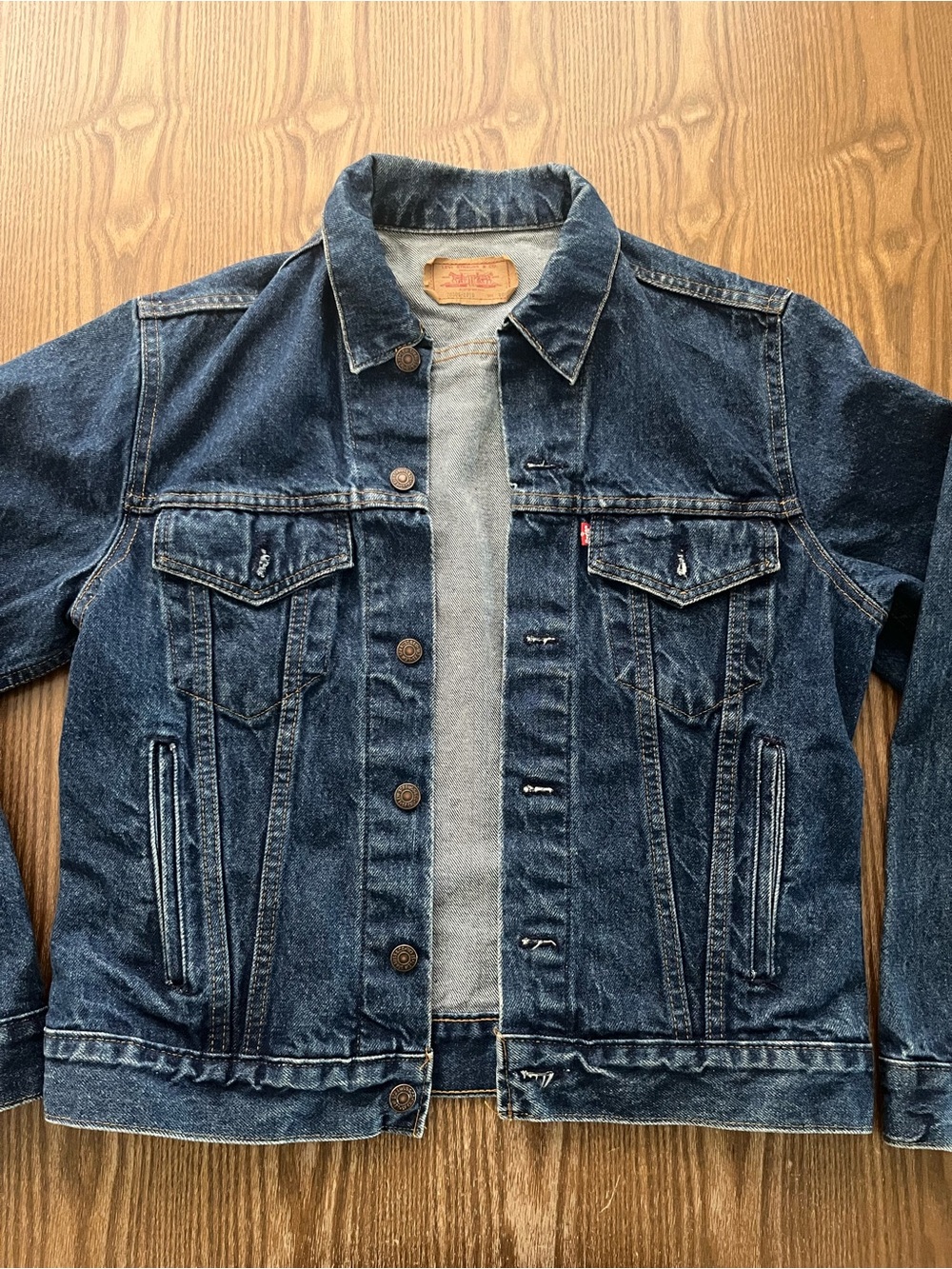 Vintage Levi’s Women's Dark Blue Denim Jean Jacket